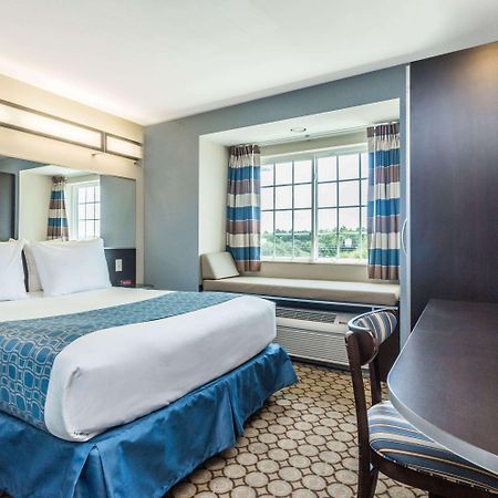 Microtel Inn & Suites By Wyndham Spring Hill/Weeki Wachee Exterior photo