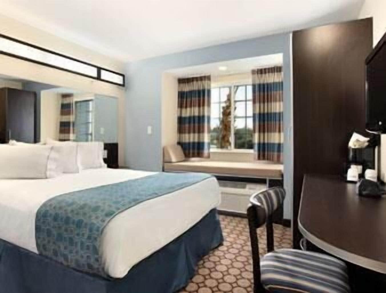 Microtel Inn & Suites By Wyndham Spring Hill/Weeki Wachee Room photo