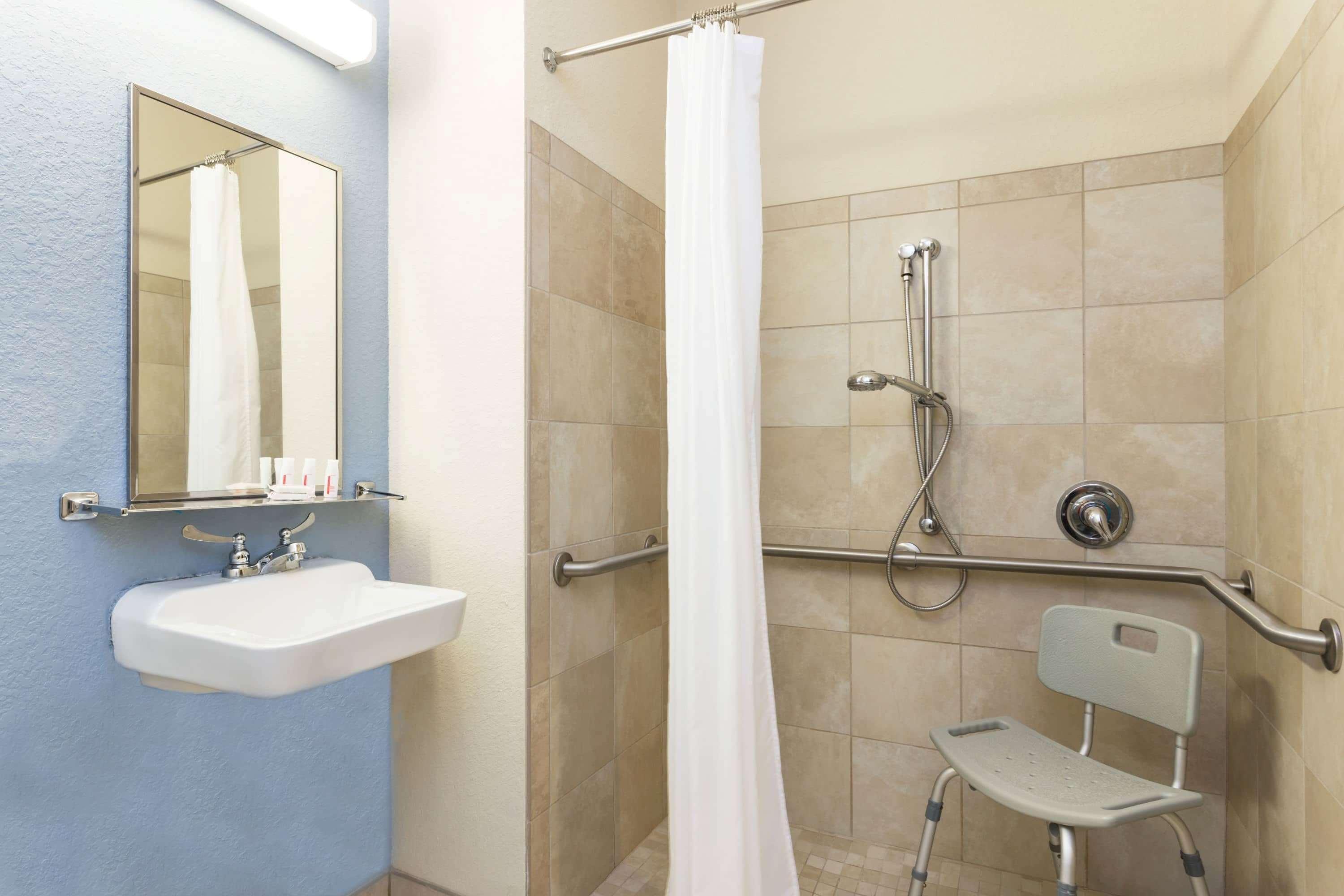 Microtel Inn & Suites By Wyndham Spring Hill/Weeki Wachee Exterior photo