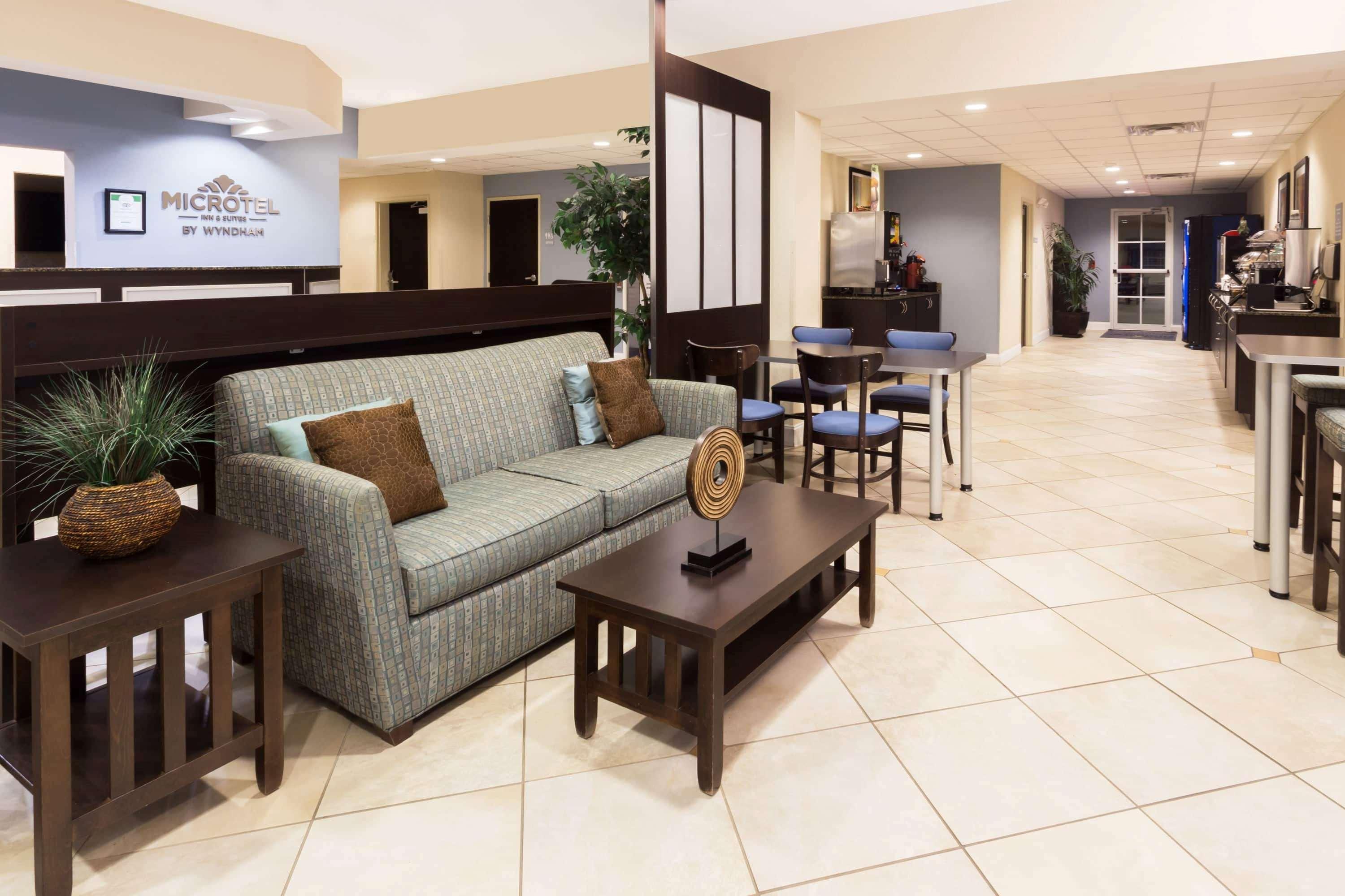 Microtel Inn & Suites By Wyndham Spring Hill/Weeki Wachee Exterior photo