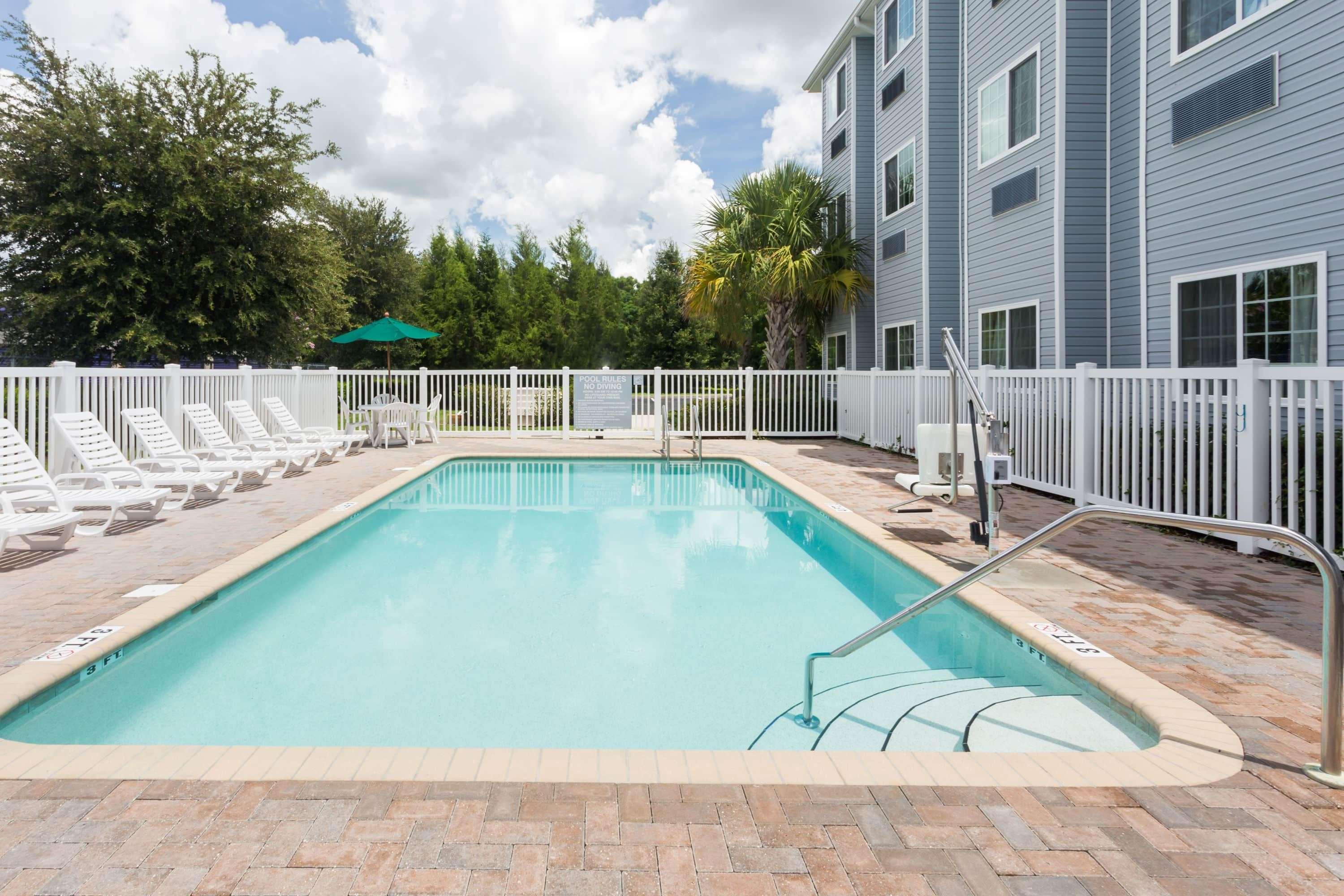 Microtel Inn & Suites By Wyndham Spring Hill/Weeki Wachee Exterior photo