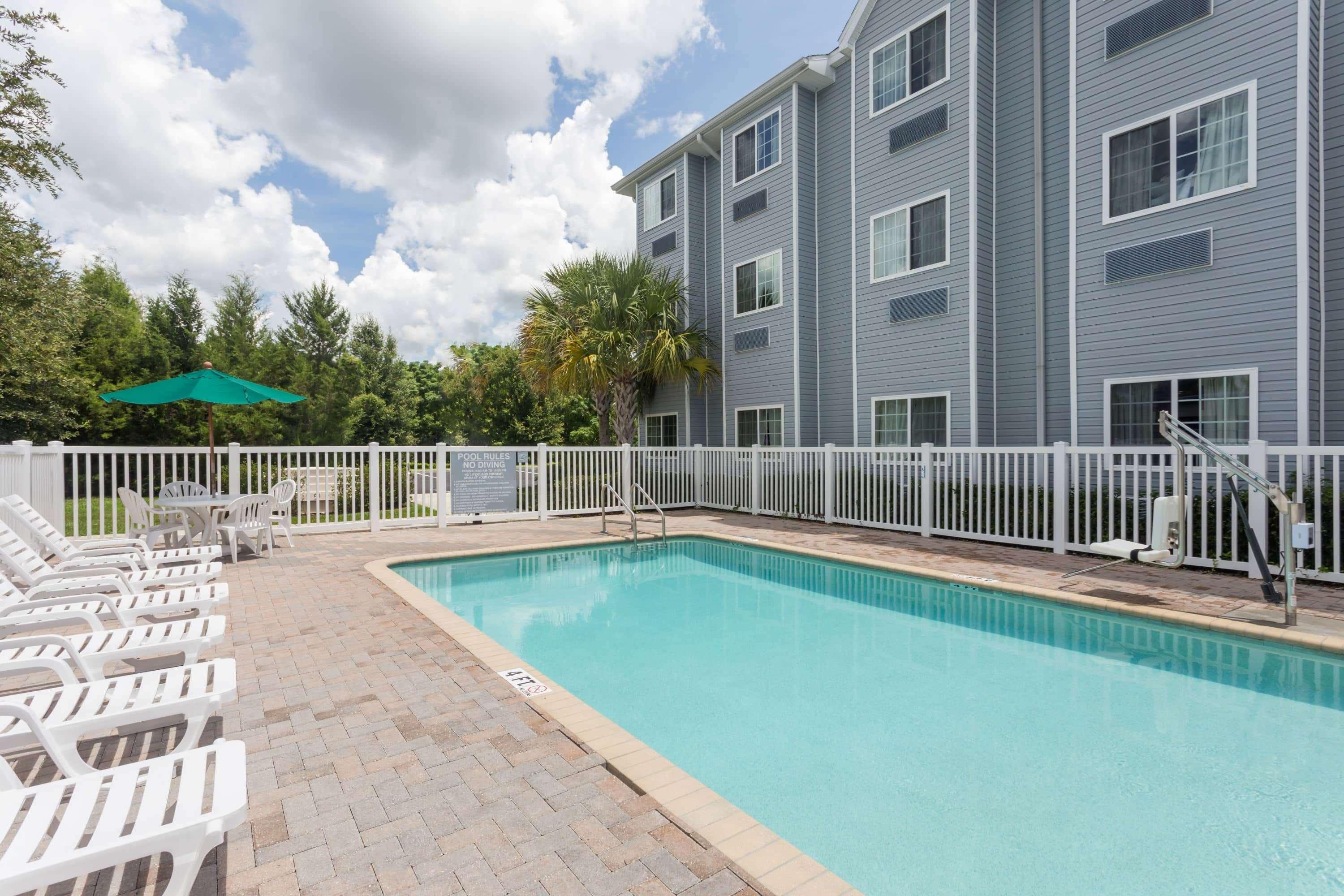 Microtel Inn & Suites By Wyndham Spring Hill/Weeki Wachee Exterior photo