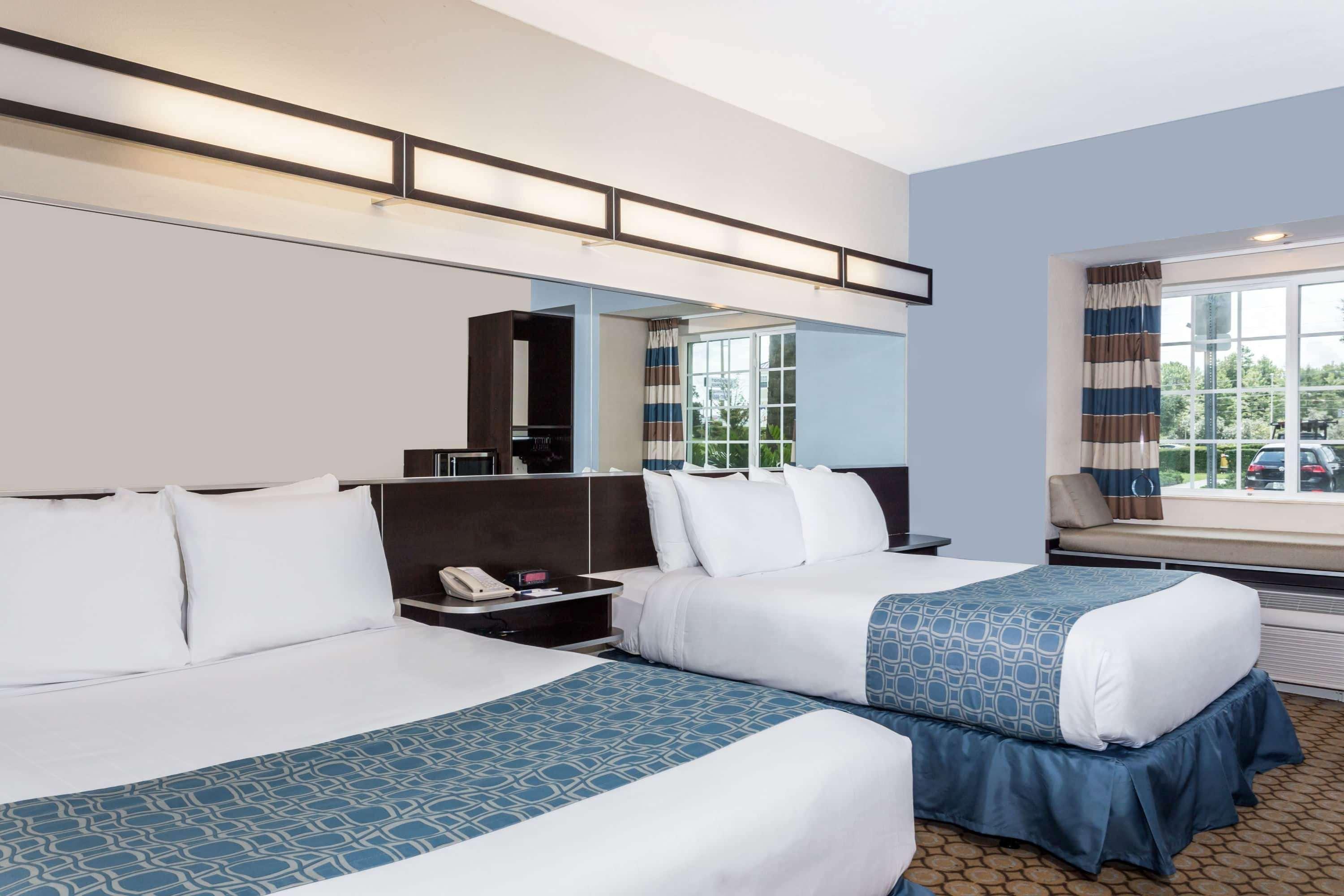 Microtel Inn & Suites By Wyndham Spring Hill/Weeki Wachee Exterior photo