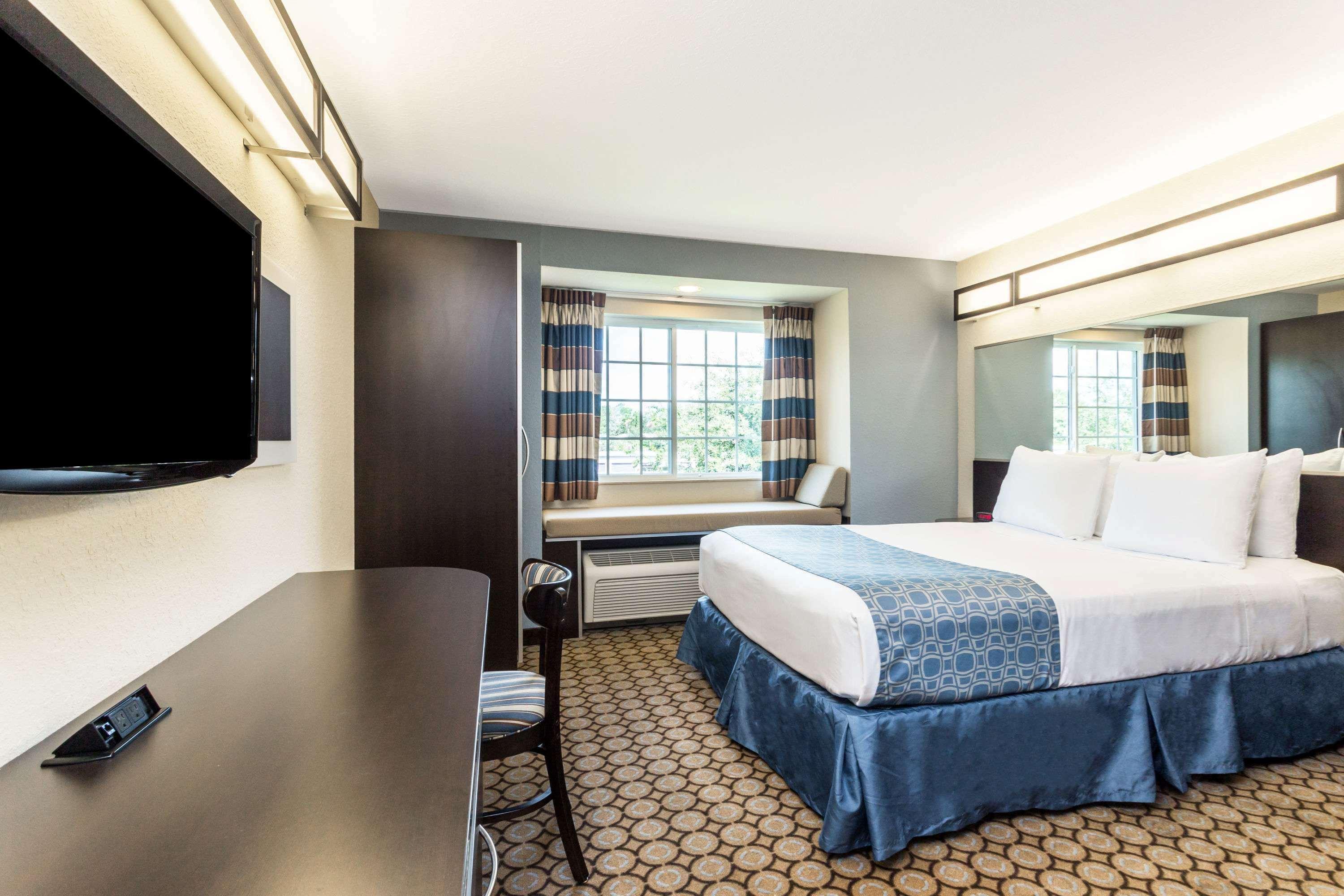 Microtel Inn & Suites By Wyndham Spring Hill/Weeki Wachee Exterior photo